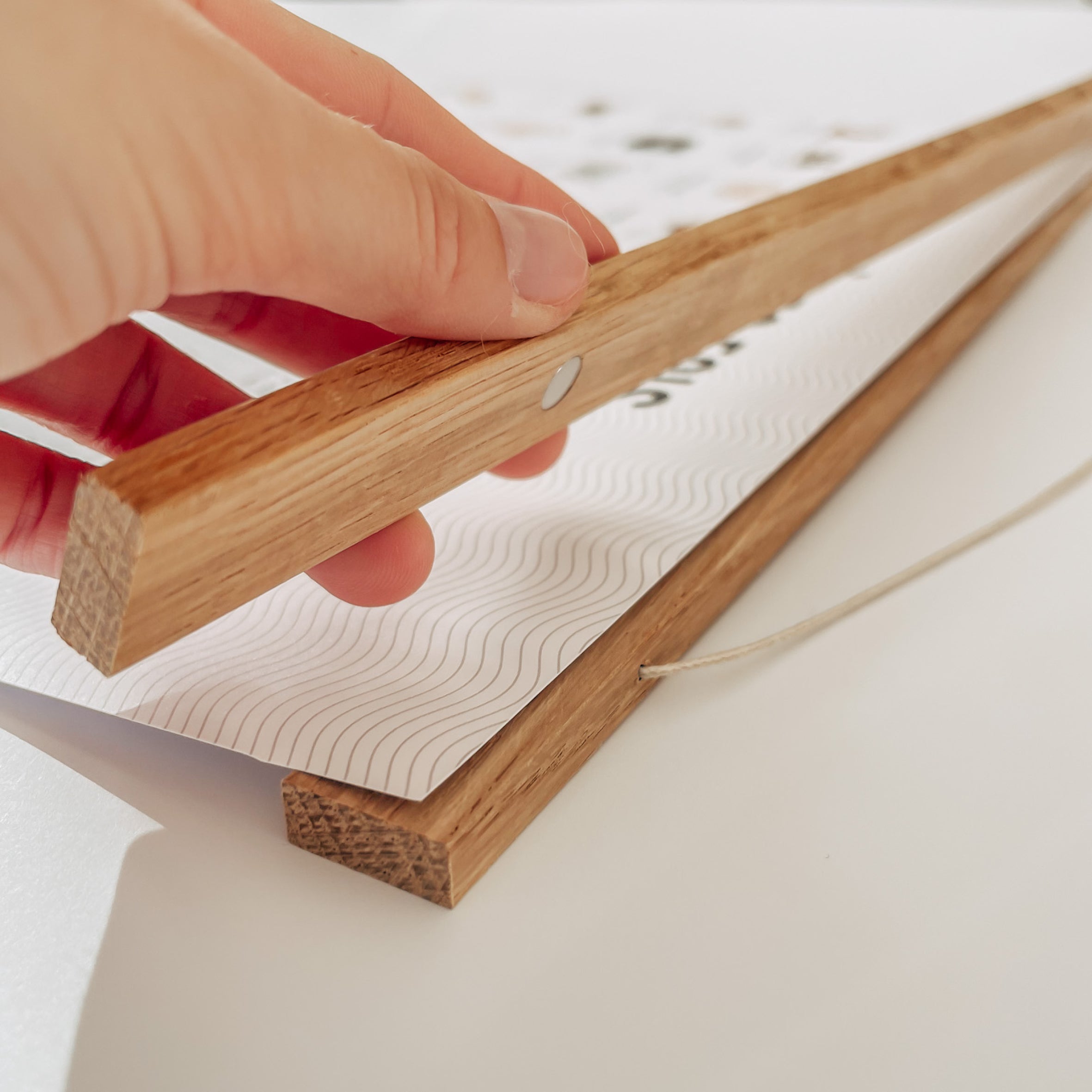 Porte-affiche en chêne personnalisable-zoom-3